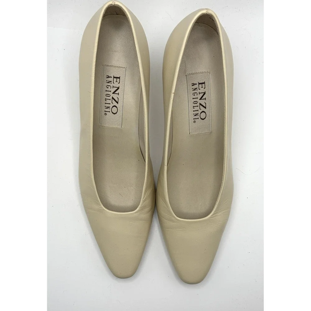 Vintage Enzo Angiolini Ivory Leather Square Toe Pumps Low Heel 90s Y2K Size 71/2